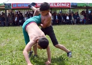 Kars'ta 111. kez pehlivanlar buluştu