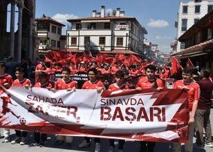 LGS öncesi milli takıma destek yürüyüşü