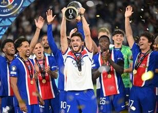 UEFA Süper Kupa şampiyonu Paris Saint-Germain, kupasını aldı