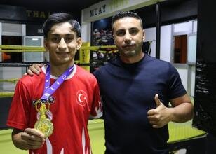 Milli muaythaici Enes, ilk kez katıldığı dünya şampiyonasından altın madalyayla döndü