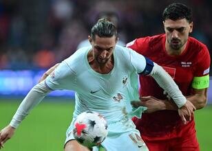 Merih Demiral'dan kırmızı kart tepkisi: "Hakem de emin değildi"