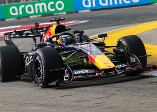 Singapur'da pole pozisyonu Verstappen'in