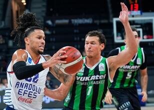 Anadolu Efes seriyi 3 maça çıkardı!