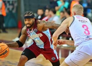 Trabzonspor, Bakü'yü 100-83 yenerek ikide iki yaptı
