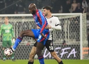 Ümit Akdağ'a ilk maçında kırmızı kart