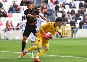 Altay'da kaleci Ulaş'tan büyük özveri