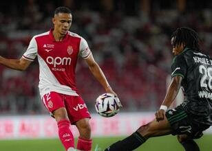 Monaco sahasında Lens'i 2-1 yenerek zirveye çıktı