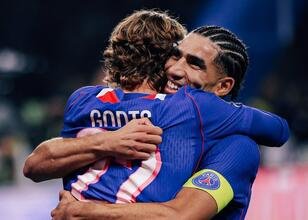 Fransa'da ertelenen maçta PSG, Lyon'u devirdi!