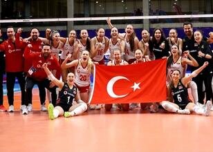 17 Yaş Altı Kadın Voleybol Takımımız, dünya ikincisi oldu!