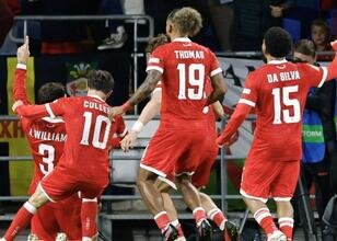 Galler, Norveç'i sahasında yıktı!