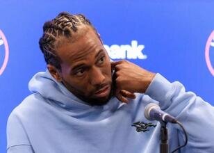 Kawhi Leonard, Raptors takasının kamp öncesinde resmileşmesini bekliyor