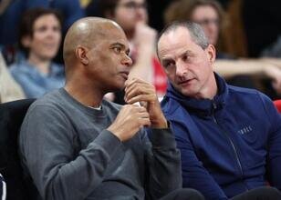 Bulls, Arturas Karnisovas ve Marc Eversley ile yollarını ayırdı