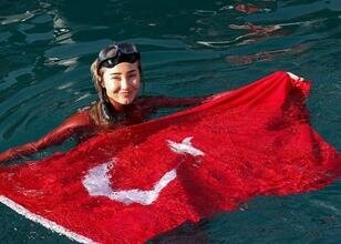 Şahika Ercümen'den "okyanusların yağmur ormanları" mercan re