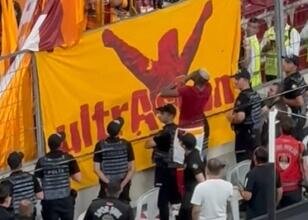 Victor Osimhen maç sonu tribüne gitti!