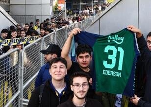 Ederson için yüzlerce metrelik kuyruk!