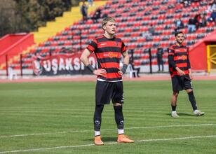 Uşakspor evinde yıkıldı