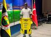 Aziz Fall'a pasaport oku
