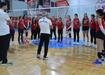 Eski ��rencileri ile gelece�in voleybolcular�n� yeti�tiriyor
