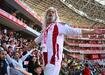 Trib�nlerin 'Gandalf Dedesi' �mr�n� k�rm�z� ve beyaz renklere adad�