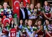 Filenin Sultanlar�'na co�kulu kar��lama