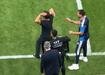 Emre Bel�zo�lu saha kenar�nda ��lg�na d�nd�!