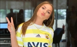 Alexandra Stan, Fenerbahçe forması giydi, dev kampanyaya destek oldu!