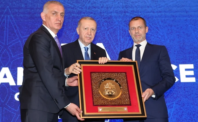 İSTANBUL'DA TARİHİ AÇILIŞ