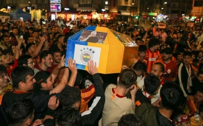 Mou'nun tabutunu taşıdı!