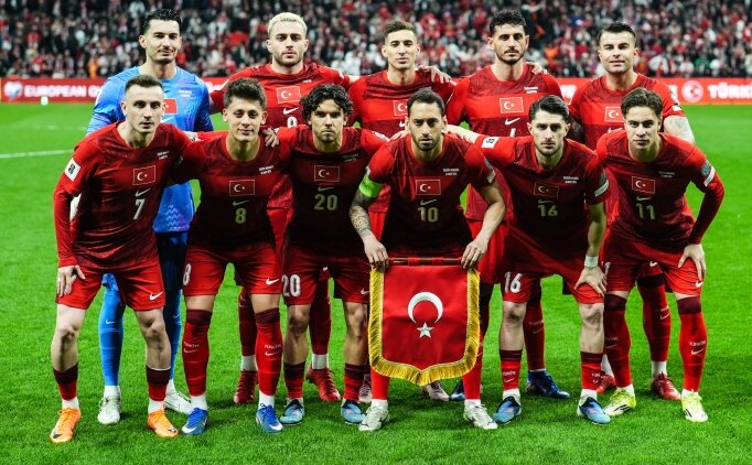 Milli Tak�m'daki grupla�ma iddialar�na saha i�inde yan�t