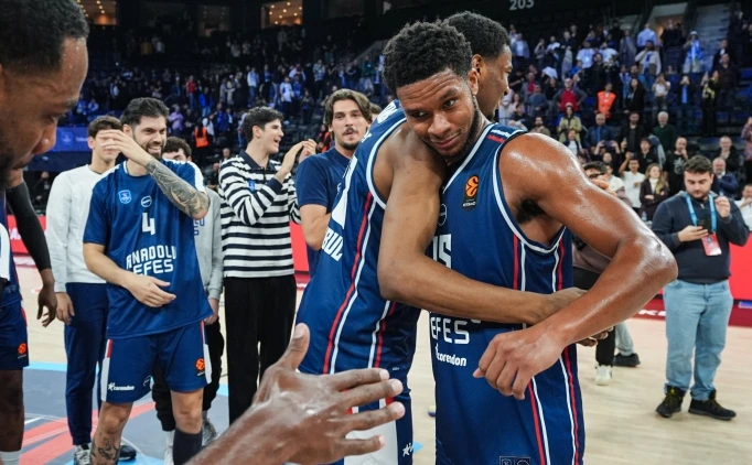 A.EFES, OLYMPIAKOS'A KONUK!