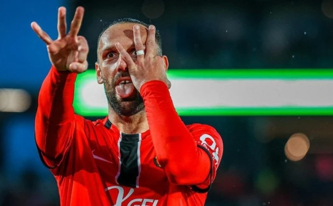 FENERBAH�E'YE GER� D�N�YOR