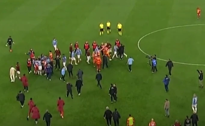 ÖNCE KAVGA, SONRA KIRMIZI