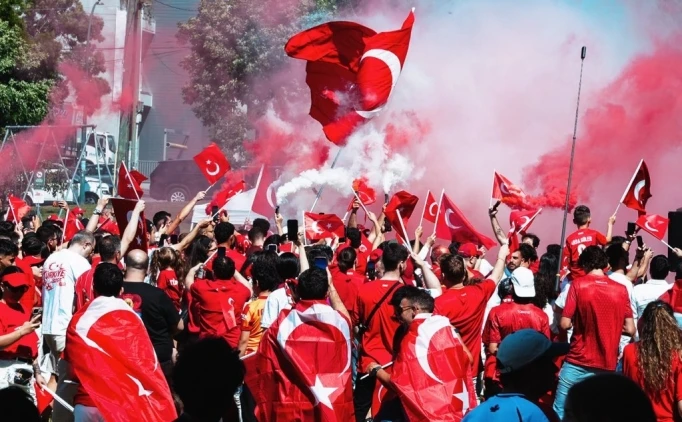 VANCOUVER KIRMIZI & BEYAZ!
