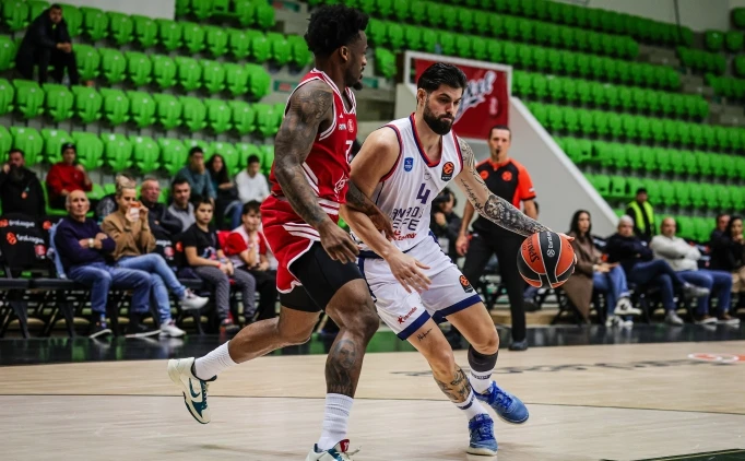 ANADOLU EFES FARKLI MAĞLUP