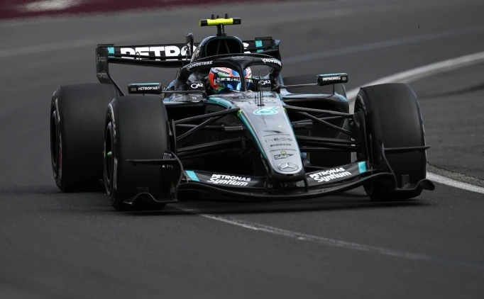 F1'DE �LK YARI� MERCEDES'�N