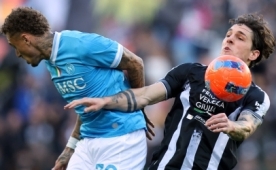 İtalya'da Napoli, zirve yarışında yara aldı!