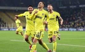 Fenerbah�e'de Mert M�ld�r takdir ald�