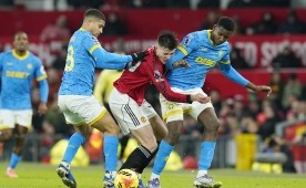 MANU, evinde lig sonuncusuna tak�ld�!