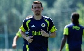 Mert Hakan Yandaş, F.Bahçe'de kalıyor