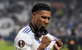 Ve Ollie Watkins, Al-Hilal'e imzayı atıyor