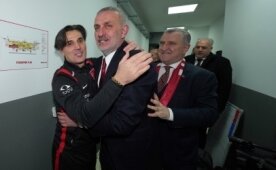 A Milli Tak�m'da rekorlar�n hocas� oldu