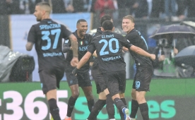 Napoli, başkentte 3 puanı 2 golle aldı!