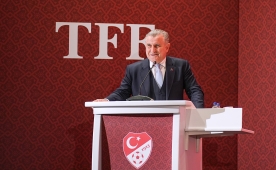 Bakan Bak: 'Bize temiz futbol laz�m'
