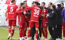 �smet Ta�demir ilk ma�lubiyetini ald�!