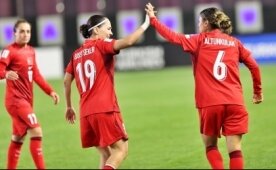 Kad�n Milliler , D�nya Kupas�'na yakla�t�