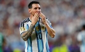 Messi hat-trick yapt�, Arjantin �ovla ba�lad�