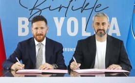 Erzurumspor FK'dan pe� pe�e imzalar