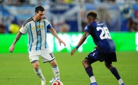 Lionel Messi bir kez daha tarihe geçti