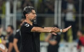 İlhan Palut: 'Lige gayet kötü başladık'