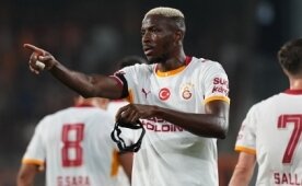 Victor Osimhen zirveyi bırakmadı